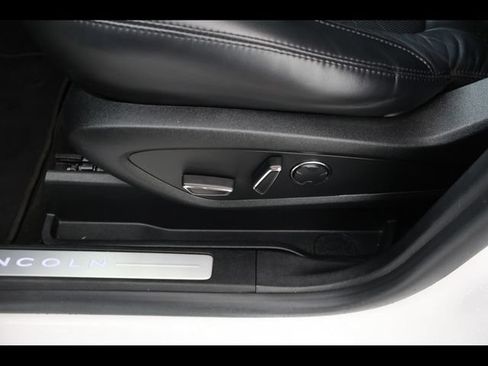 Used 2019 Lincoln MKC Reserve w/ MKC Technology Package FWD image 16