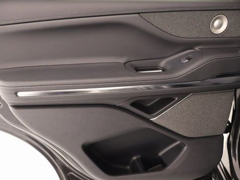 New 2025 Lincoln Navigator Reserve w/ Jet Appearance Package image 18