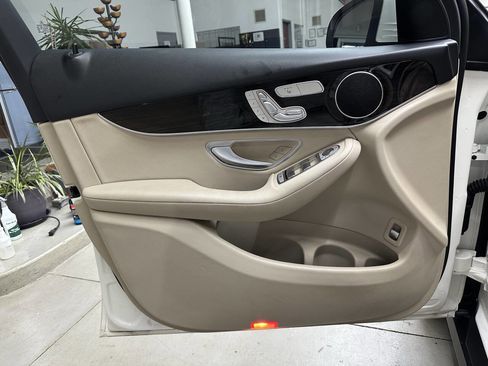 Used 2021 Mercedes-Benz GLC 300 GLC 300 4MATIC AWD 4dr SUV image 10