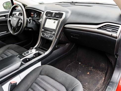 Used 2018 Ford Fusion SE w/ Fusion SE Technology Package image 25