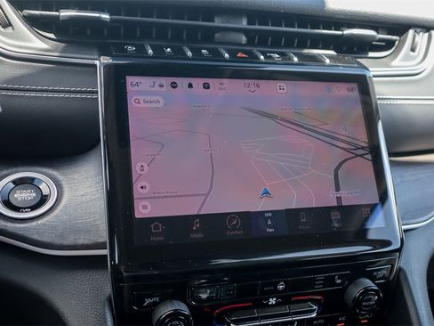 Used 2023 Jeep Grand Cherokee Limited image 15