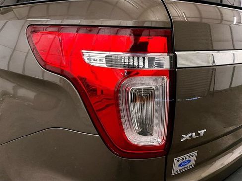 Used 2015 Ford Explorer XLT w/ Equipment Group 202B AWD/4WD image 30