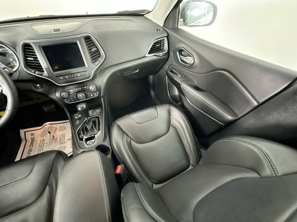 Used 2023 Jeep Cherokee Altitude Lux AWD/4WD image 11