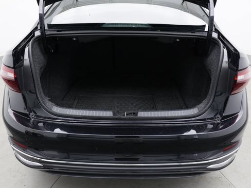 Used 2025 Volkswagen Jetta SEL FWD image 31