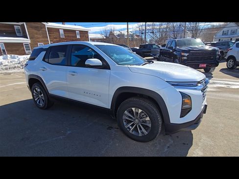 New 2025 Chevrolet Equinox LT image 2