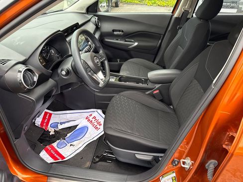 Used 2024 Nissan Kicks SV w/ Interior Electronics Package FWD image 25