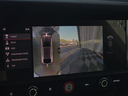 Certified 2025 Porsche Macan AWD/4WD image 41