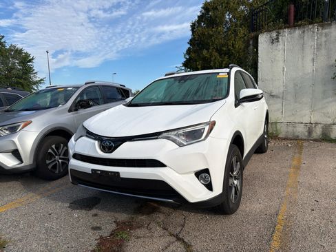 Used 2018 Toyota RAV4 XLE AWD/4WD image 7