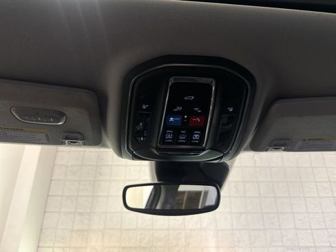 Used 2023 Jeep Grand Cherokee L Limited AWD/4WD image 32