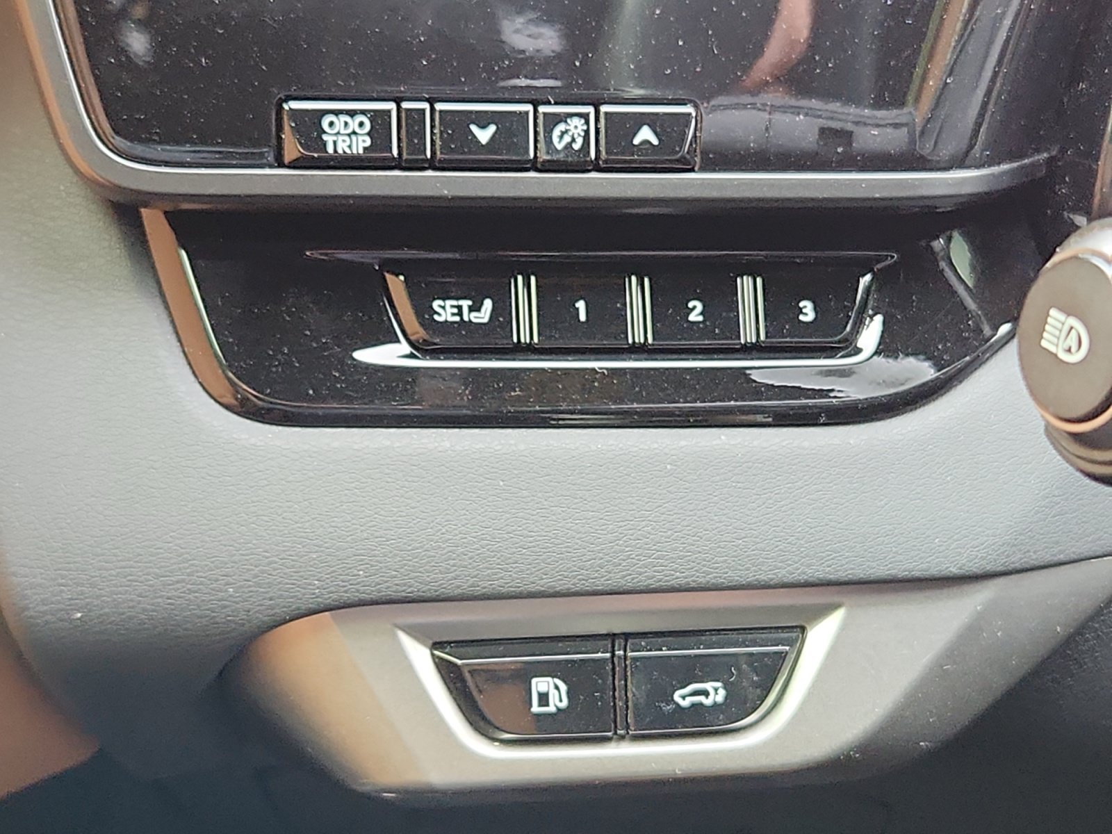 Used 2023 Lexus RX 350 w/ Cold Area Package AWD/4WD image 25