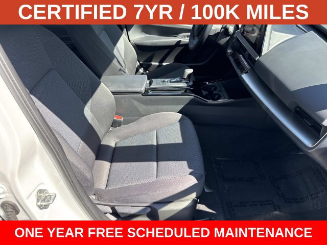 Used 2025 Toyota Prius LE FWD image 9