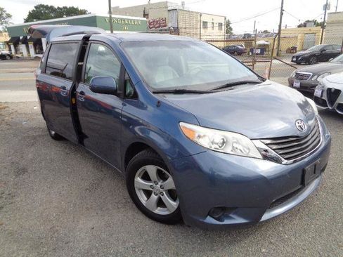 Used 2014 Toyota Sienna LE image 20