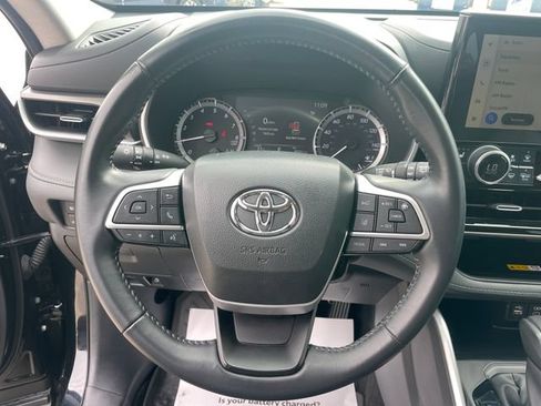 Used 2023 Toyota Highlander XLE AWD/4WD image 25