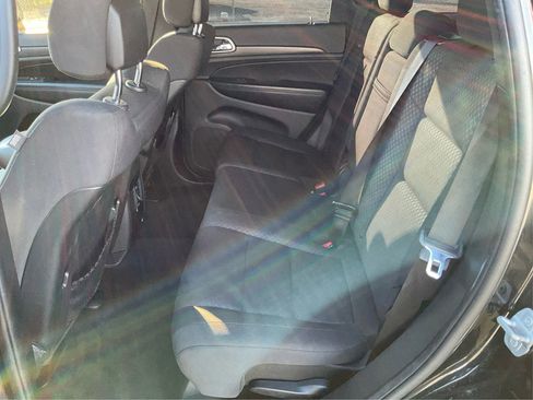 Used 2018 Jeep Grand Cherokee Laredo image 10