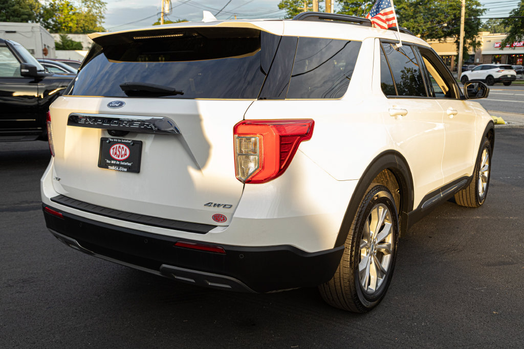 Used 2023 Ford Explorer XLT w/ Equipment Group 202A AWD/4WD image 7