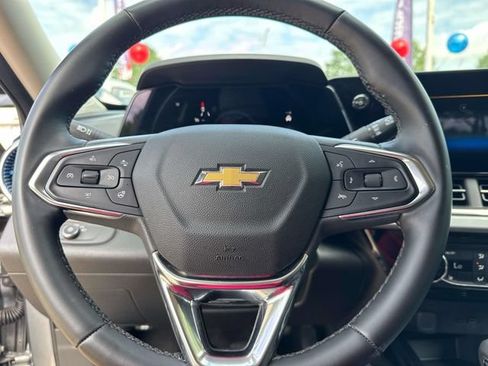 Used 2025 Chevrolet Trax LT w/ LT Convenience Package FWD image 28