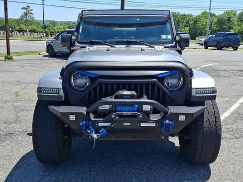 Used 2018 Jeep Wrangler Unlimited Sahara AWD/4WD image 2