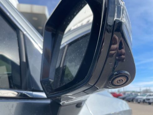 Used 2024 GMC Yukon XL Denali w/ Advanced Technology Package image 17