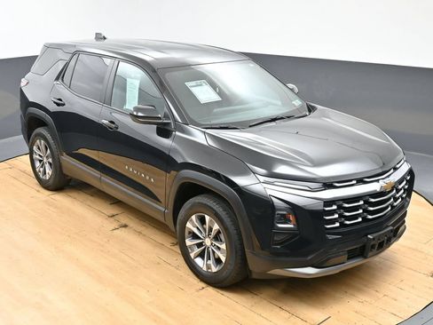 Used 2025 Chevrolet Equinox LT AWD/4WD image 3