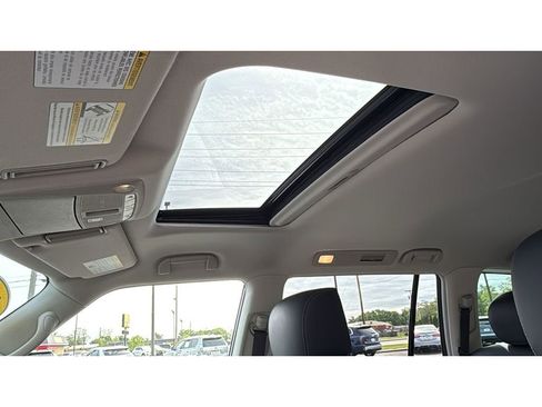 Used 2023 Nissan Armada Platinum AWD/4WD image 32