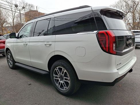 New 2025 Ford Expedition Active image 3