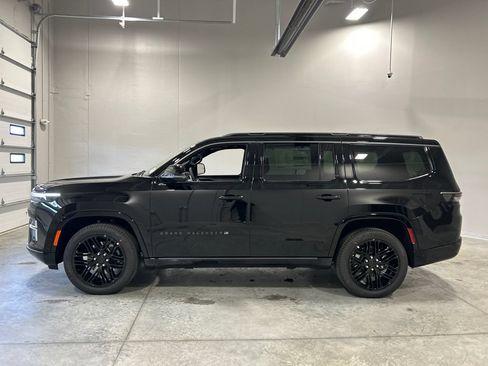 New 2026 Jeep Grand Wagoneer Limited AWD/4WD image 9