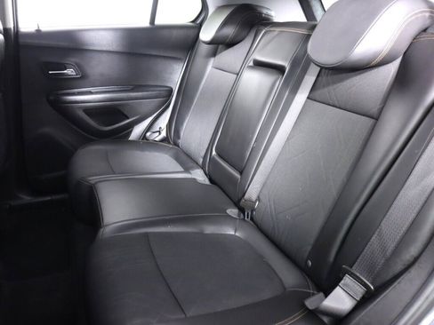 Used 2021 Chevrolet Trax LT w/ LT Convenience Package image 32