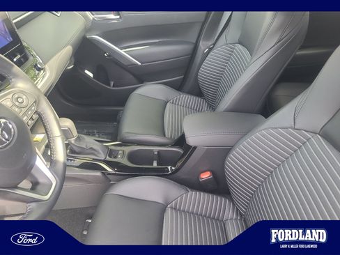 Used 2023 Toyota Corolla Cross AWD Hybrid w/ Convenience Package image 15