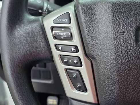 Used 2019 Nissan Titan SV AWD/4WD image 17