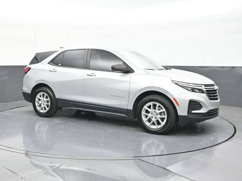 Used 2022 Chevrolet Equinox LS FWD image 19