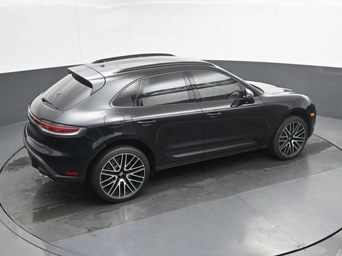 Used 2022 Porsche Macan AWD/4WD image 30