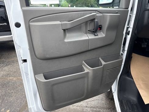 Used 2023 GMC Savana 2500 Extended w/ Driver Convenience Package RWD image 8