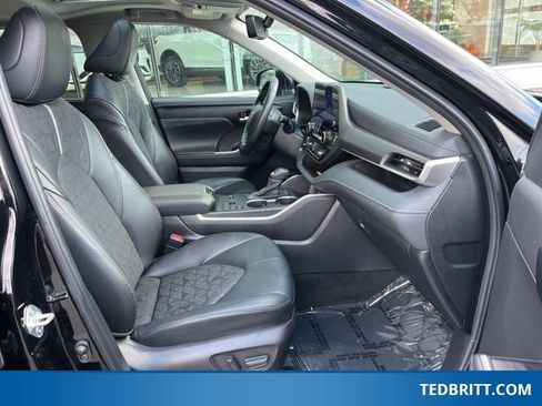Used 2024 Toyota Highlander XLE image 20