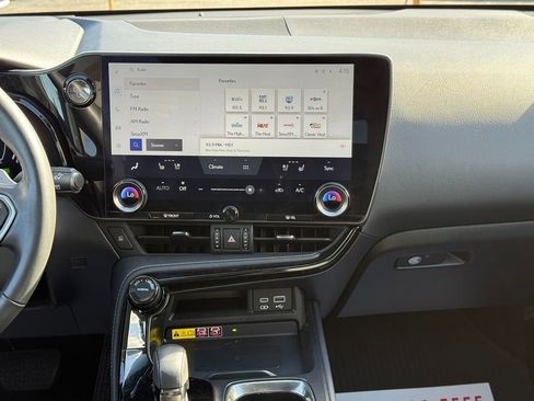 Used 2024 Lexus NX 350h AWD w/ Vision Package image 18