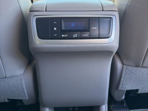 Certified 2018 Toyota Highlander XLE image 12