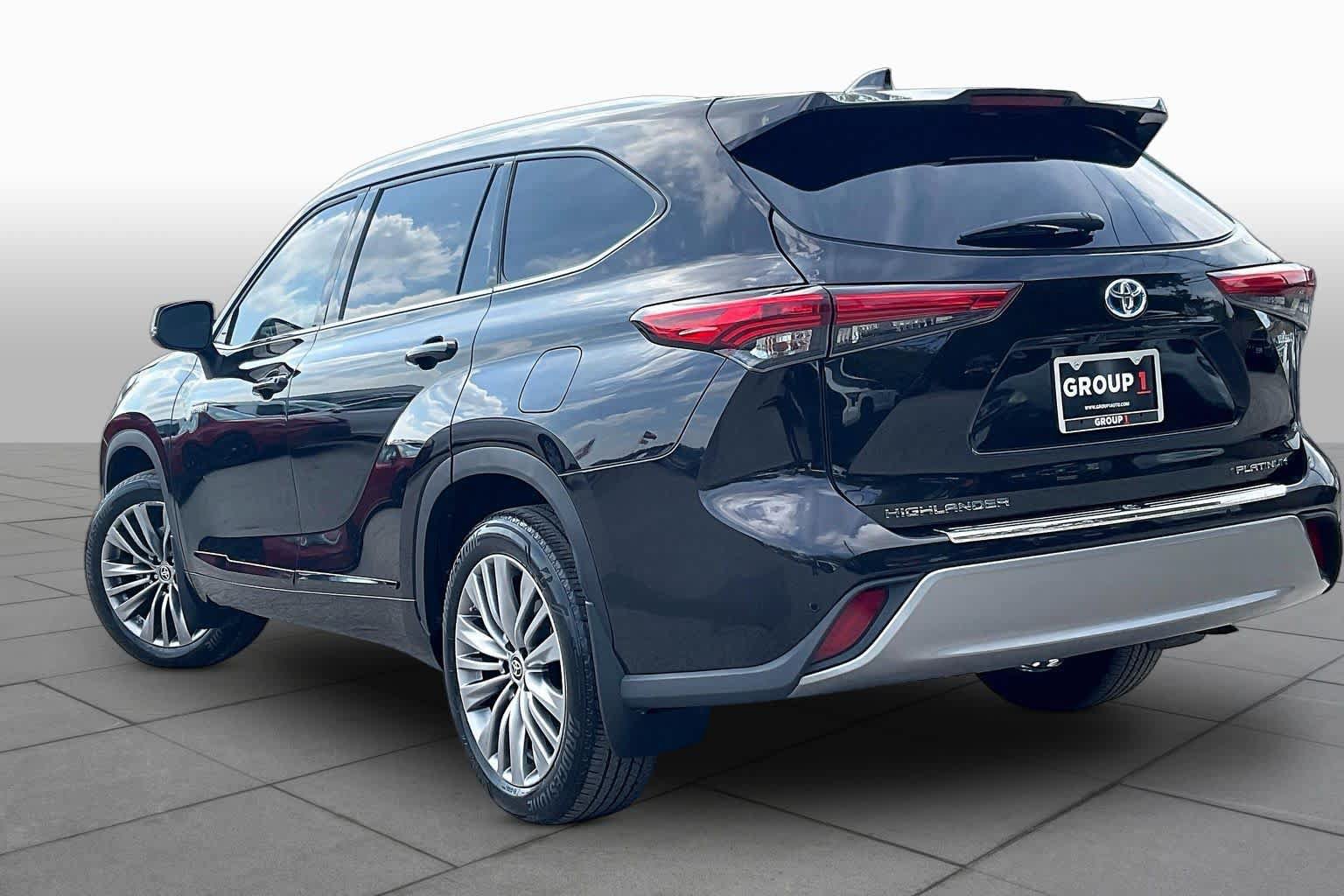 Used 2021 Toyota Highlander Platinum AWD/4WD image 12