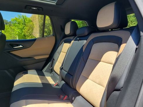 Used 2025 Chevrolet Equinox ACTIV w/ Safety and Technology Package FWD image 10