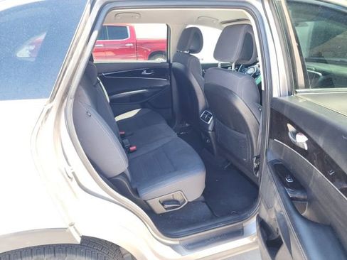 Used 2016 Kia Sorento L FWD image 11
