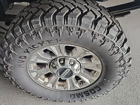 Used 2019 Ford F250 XLT w/ XLT Premium Package AWD/4WD image 6