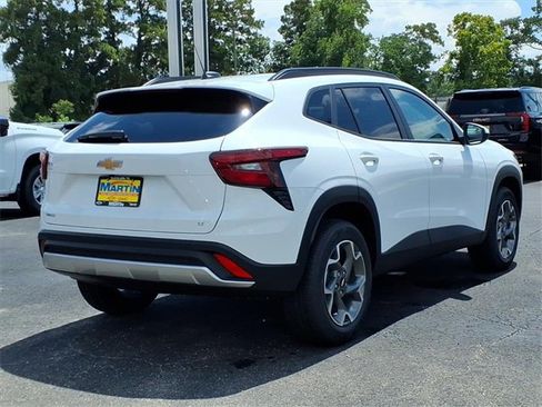 New 2026 Chevrolet Trax LT w/ Driver Confidence Package image 2