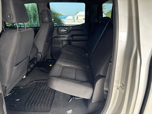 Used 2021 Chevrolet Silverado 1500 LT RWD image 3
