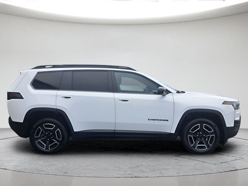 New 2026 Jeep Cherokee Laredo AWD/4WD image 2