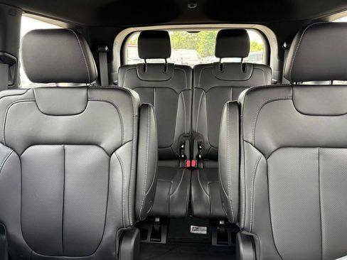 New 2025 Jeep Grand Cherokee L Limited w/ Luxury Tech Group II image 32