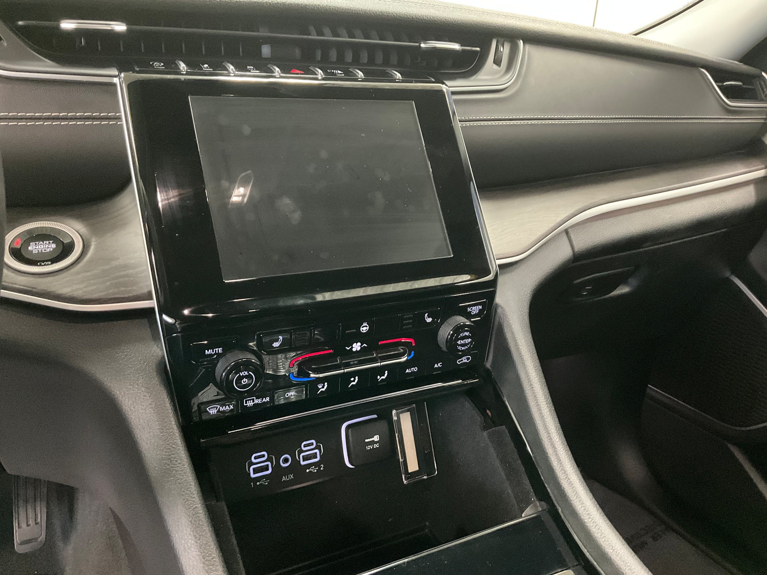 Used 2022 Jeep Grand Cherokee Limited AWD/4WD image 15
