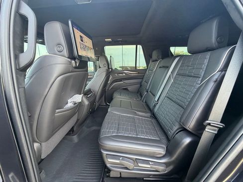 Used 2024 Cadillac Escalade Premium Luxury Platinum RWD image 13