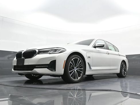 Used 2023 BMW 530e xDrive w/ Premium Package AWD/4WD image 24