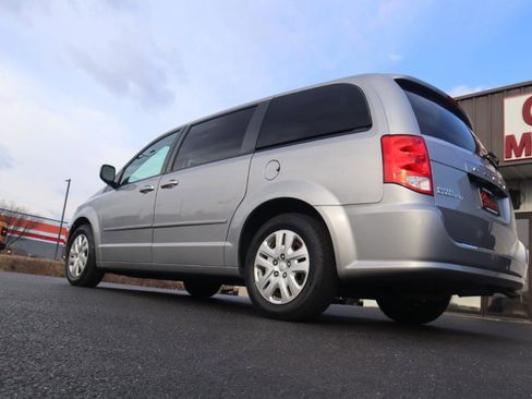 Used 2017 Dodge Grand Caravan SE image 17