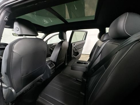 Used 2023 Volkswagen Tiguan SE R-Line FWD image 13