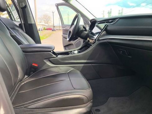 Used 2023 Jeep Grand Cherokee Limited AWD/4WD image 19