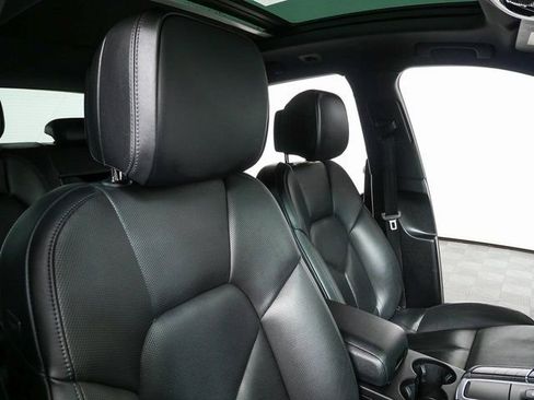 Certified 2019 Porsche Macan image 25